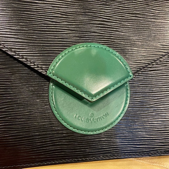 Louis Vuitton (LV) Epi leather bag - Picture 4 of 14